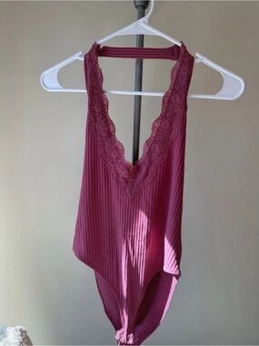 Forever 21 Mauve Lace-Trim Ribbed Bodysuit